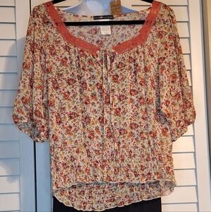 Love Squared floral Top Sz L 21ptp x 22L